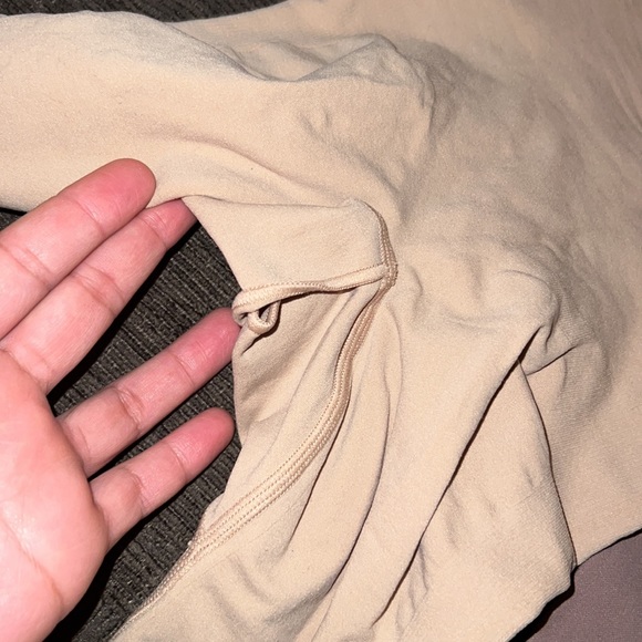 Skims seamless sculpt butt enhancing shorts open crotch - Picture 7 of 8